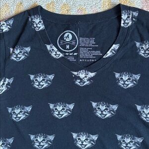 🐈‍⬛Screaming Kittens (their faces) on your black tee shirt size M EUC